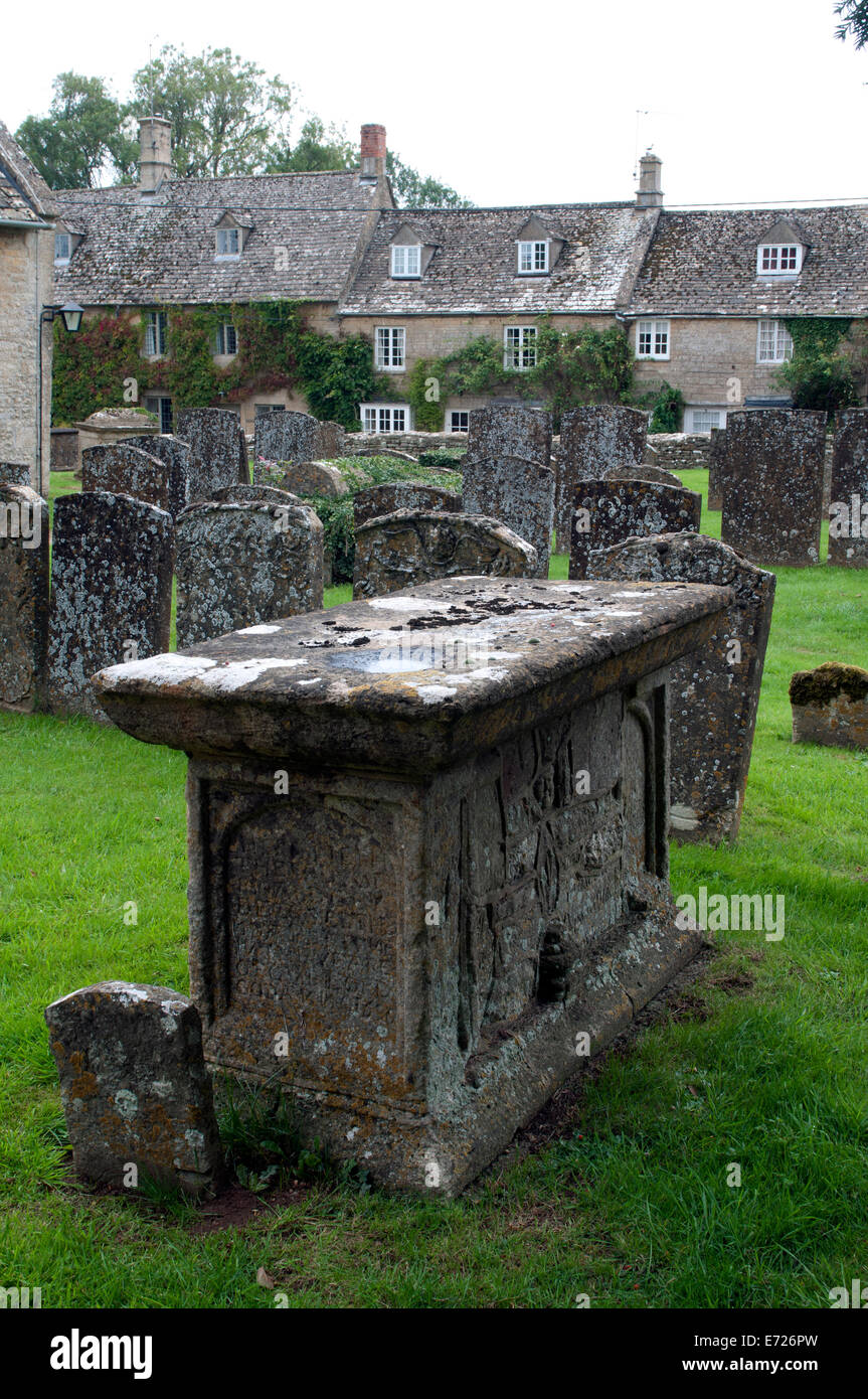 Table tomb in St. Leonard`s churchyard, Bledington, Gloucestershire, England, UK Stock Photo